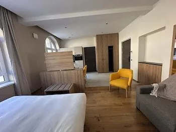 Classic, Studio, Suite, Queen Bed, Hill View, Sofa، Domaine de Haslach, The Originals Collection 1/2