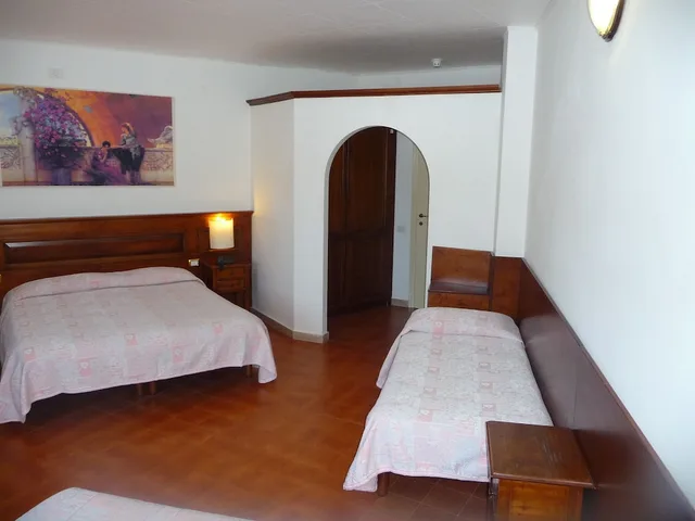 غرفة ثلاثية بثلاثة أسرّة، Albergo Del Sole 1/2