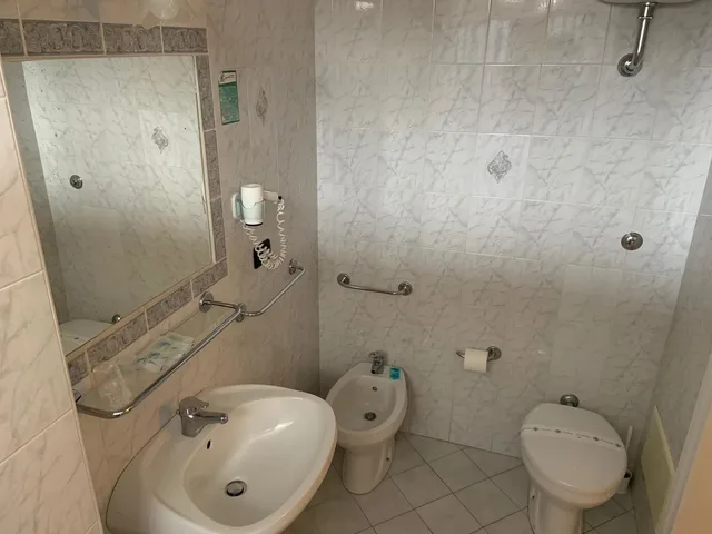 Superior, 2 Double Beds, 2 Bunk Beds, Mountain Side, Courtyard View، Lungomare Hotel 3/3