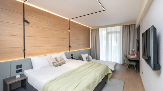 غرفة كلاسيكية ثلاثية بإطلالة على المتنزه بشرفة، Hotel Pelegrin Plava Laguna 1/2