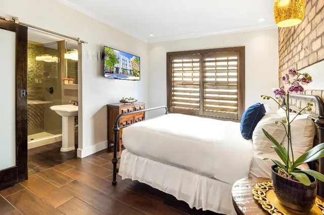 Classic, Double Bed, Cavalier South Beach 1/2