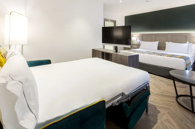 غرفة بسريرين منفصلين مع أريكة، Eurostars Puerta Real 4/8