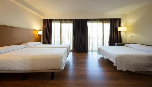 غرفة قياسية بسرير مزدوج أو سريرين منفصلين، Thalasso Cantabrico Las Sirenas 2/3