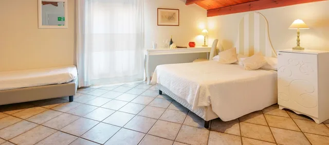 Family, 1 Single and 2 Double Beds, River View, Balcony، Hotel Palazzo Sa Pischedda 1/6