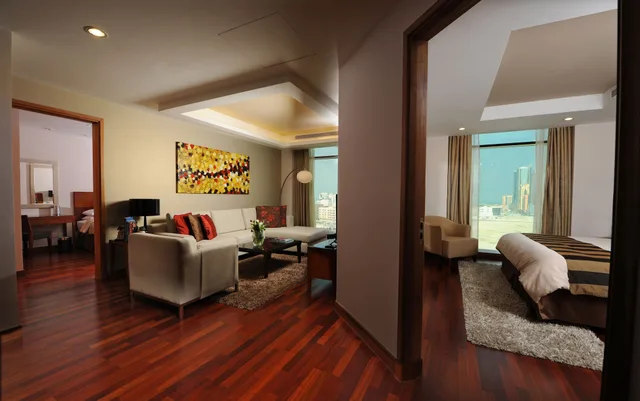 جناح تنفيذي بسرير كينج وسريرين منفصلين بغرفتي نوم، Fraser Suites Seef Bahrain 3/10