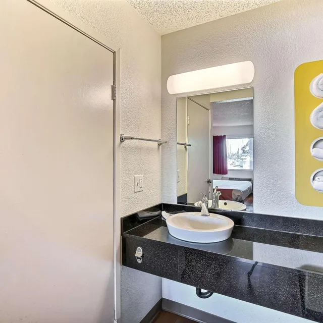 غرفة تنفيذية بسريرين كوين، Motel6 Oakland, CA - Embarcadero 4/5