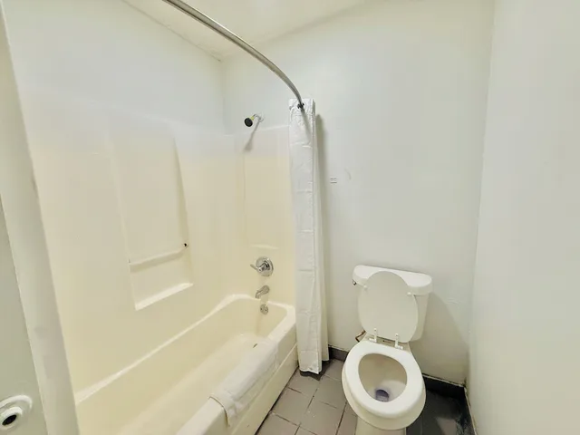 غرفة بسريرين كوين، Woodbridge Inn By OYO Rome 8/9