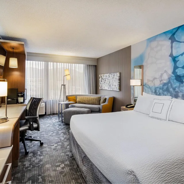 غرفة بسرير كينج مع أريكة لذوي الإعاقة، Courtyard By Marriott Riverside Ucr Moreno Valley Area 2/6