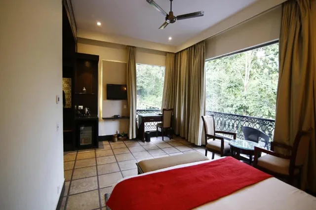 غرفة بريميوم بسرير مزدوج بشرفة بحوض استحمام، Shaantam Resorts 4/5