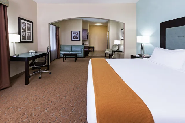 غرفة قياسية بسرير كينج لذوي الإعاقة، Holiday Inn Express Hotel & Suites Victoria 2/4