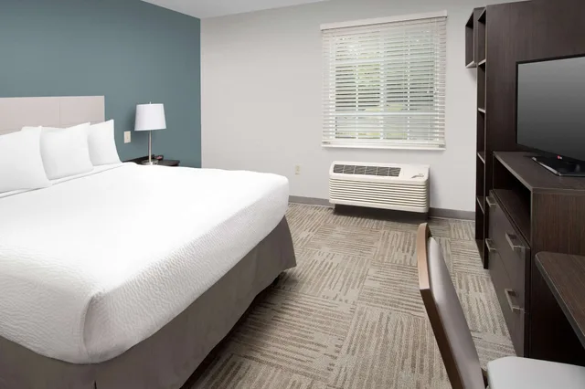 Standard, Queen Bed, WoodSpring Suites Murfreesboro 1/3