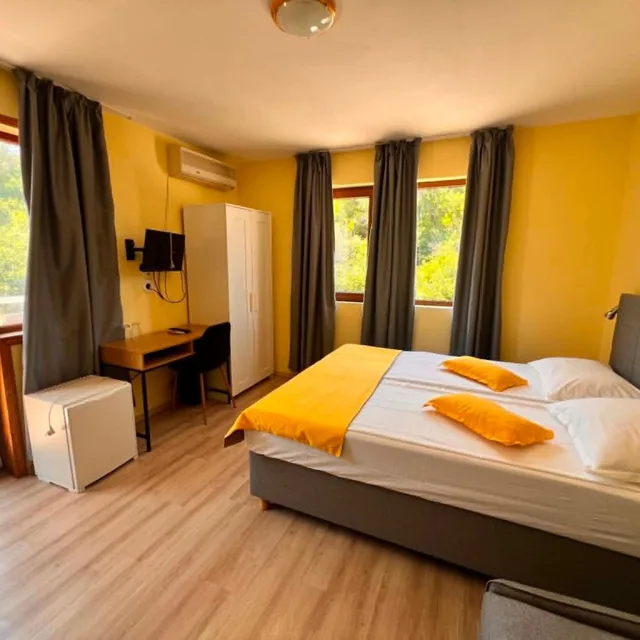 غرفة بسرير مزدوج أو سريرين منفصلين بإطلالة جزئية على البحر، Palma Beach Hotel 1/6