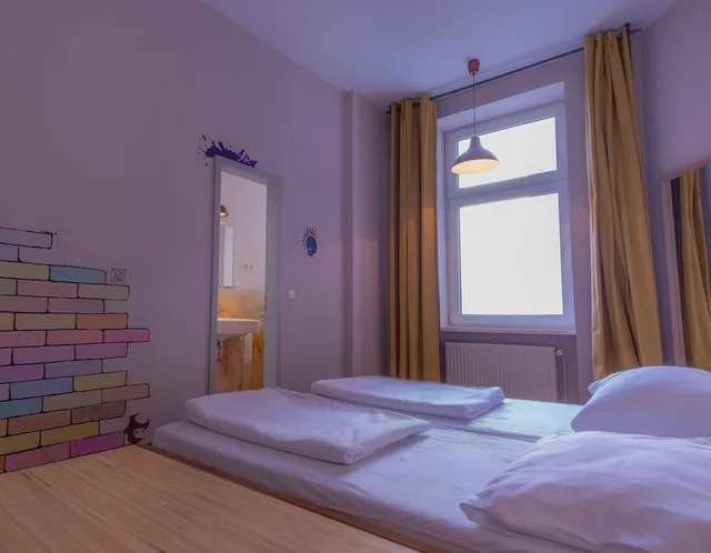 Standard, Queen Bed, Sunflower Hostel 3/5
