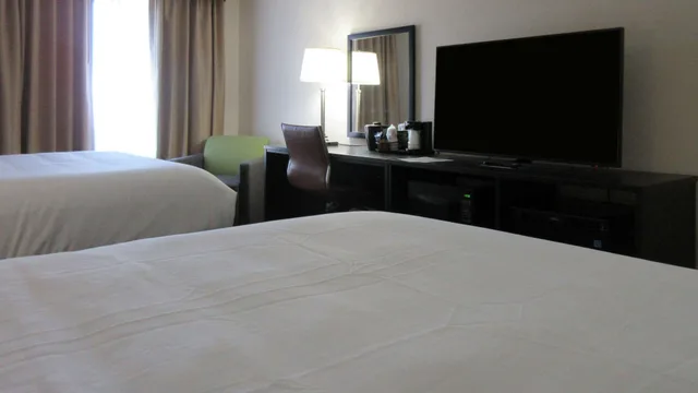 غرفة قياسية بسريرين كوين، Clarion Pointe Evansville North 1/4