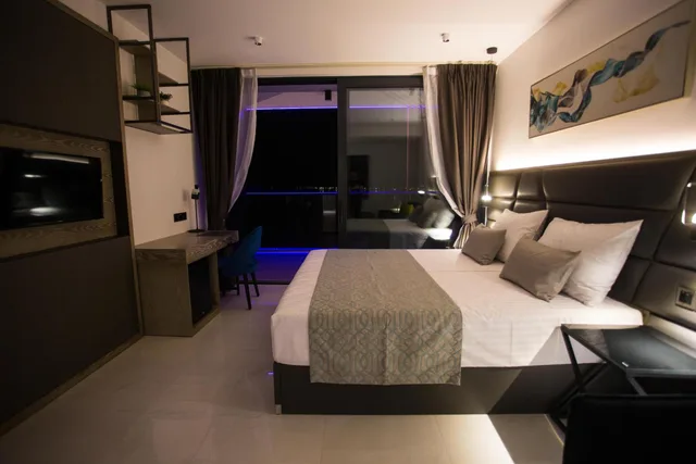 Luxury, Double Bed, Sea View, Terrace, Liberty Plaza 5/10