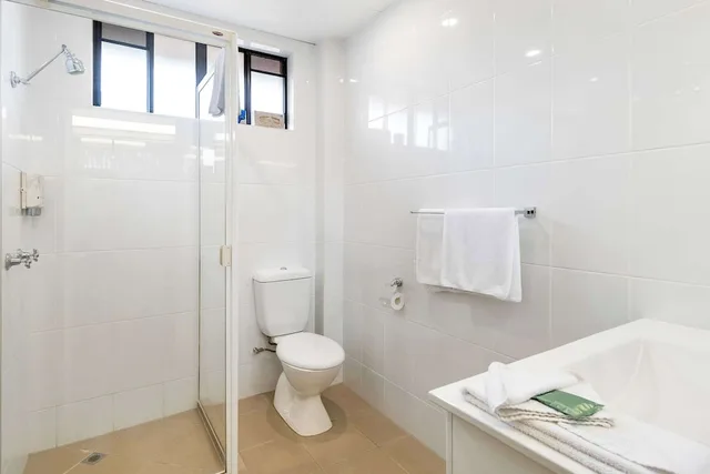 غرفة قياسية بسرير كوين، Quality Hotel Robertson Gardens 6/8
