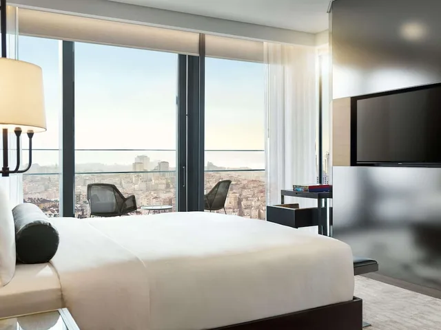 2 Bedrooms, Suite, Bosphorus View, Club Lounge Access, Fairmont Quasar Istanbul 2/6