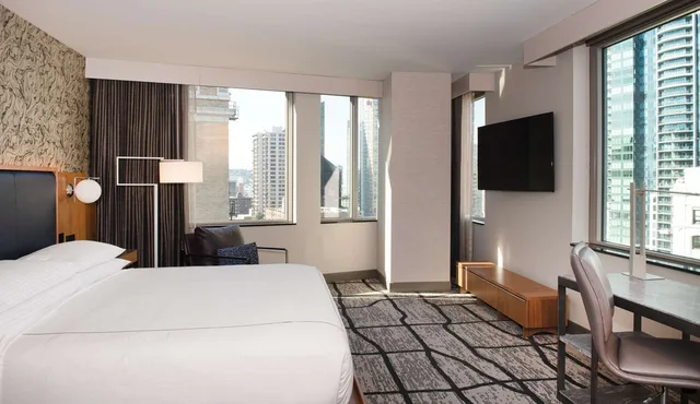 غرفة ركنية بسرير كينج بإطلالة على المدينة لذوي الإعاقة، The Charter Hotel Seattle Curio Collection by Hilton 1/5