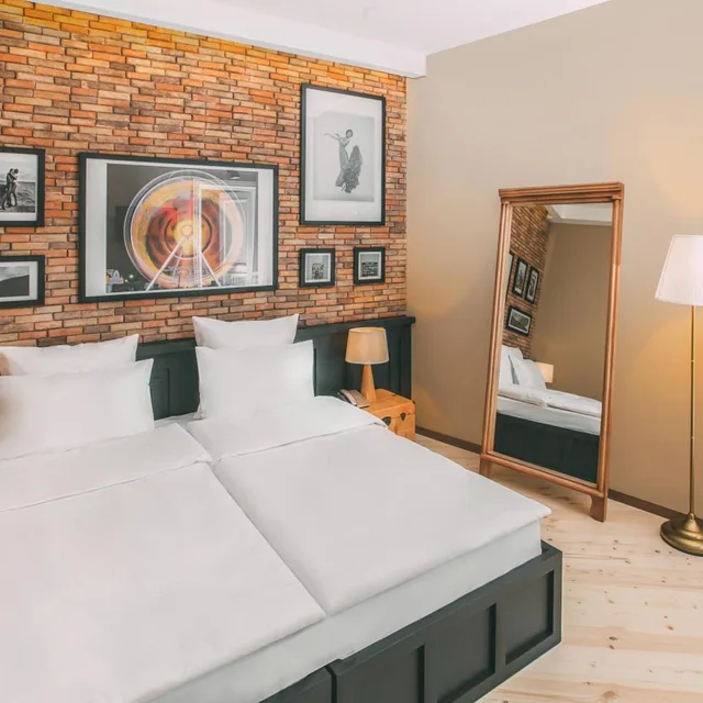 Compact, Double or Twin Bed، KISI Hotel 3/9
