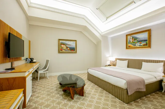 Budget Room no Window King، Theatrum Hotel Baku 1/2