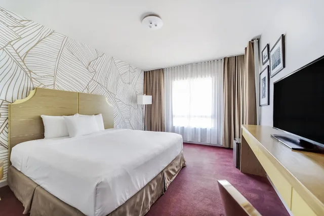 غرفة قياسية بسرير كينج بحمام خاص، The L Hotel 4/8