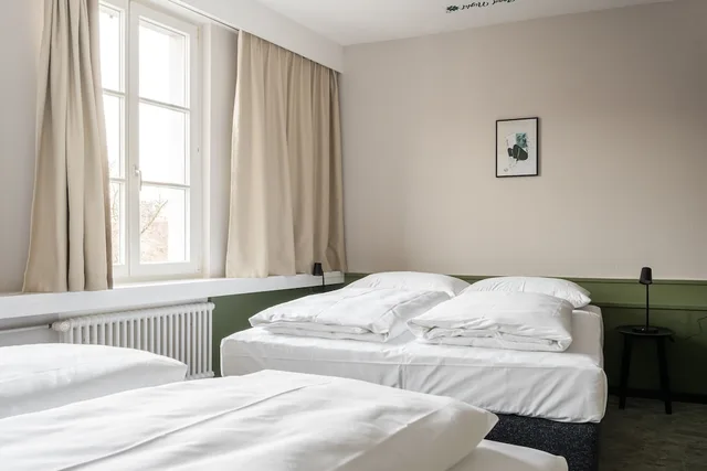 غرفة قياسية رباعية بسريرين كوين، Stern (Hotel und Restaurant STERN Luzern) 3/7