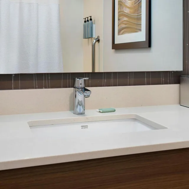 جناح بسرير كينج بغرفة نوم واحدة، Courtyard Marriott Binghamton 4/7