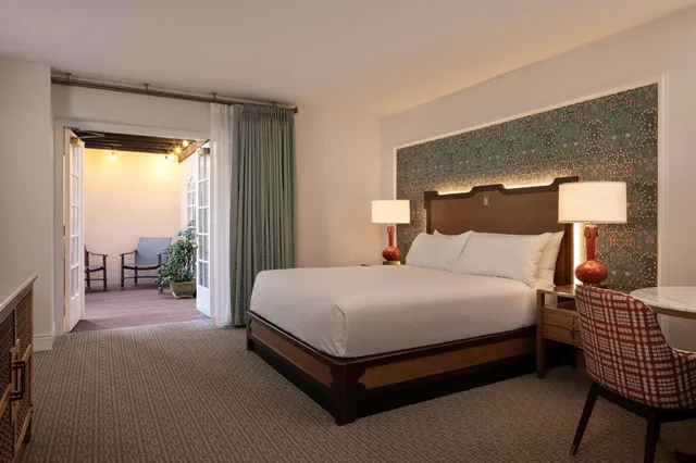 Room, King Bed, Sofa, Patio, Hotel Roanoke Conference Ctr Curio Collection By Hilton 1/3