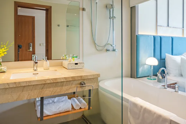 غرفة بريميير ديلوكس بسرير مزدوج، Seaesta Hotel Nha Trang 2/4
