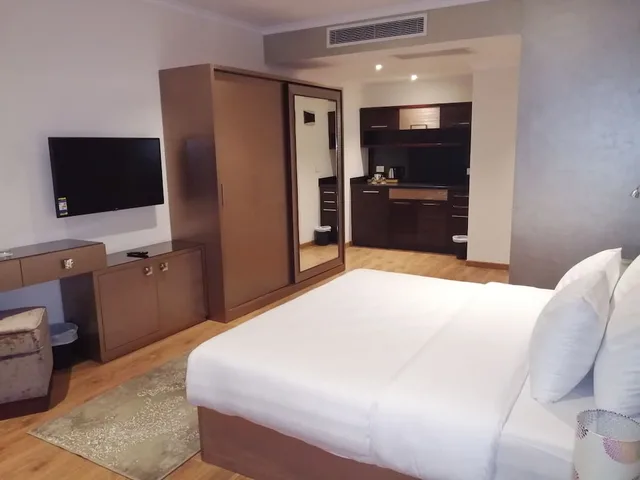 غرفة ديلوكس بسرير كوين، Cairo Taj Dokki Families Tower Hotel 2/7