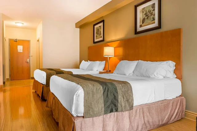 غرفة بسريرين كوين، Quality Inn & Suites Hawkesbury 2/3