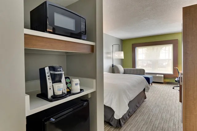 غرفة بسرير كينج، Holiday Inn Express Hotel And Suites Bad Axe 4/4