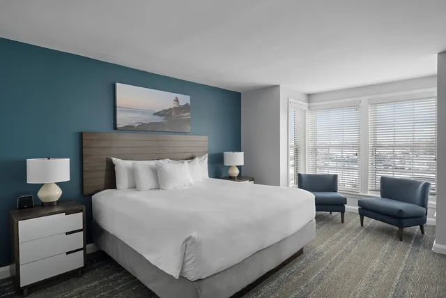 غرفة قياسية بسريرين منفصلين وسرير كينج بـ3 غرف نوم مع أريكة، Club Wyndham Newport Onshore 7/10