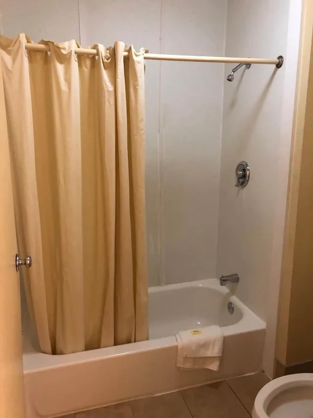 غرفة قياسية بسرير كينج للمدخنين، Travel Inn Motel 7/8