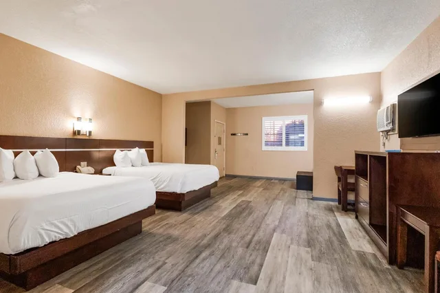 جناح بسرير كوين، Country Inn Sonora 1/9