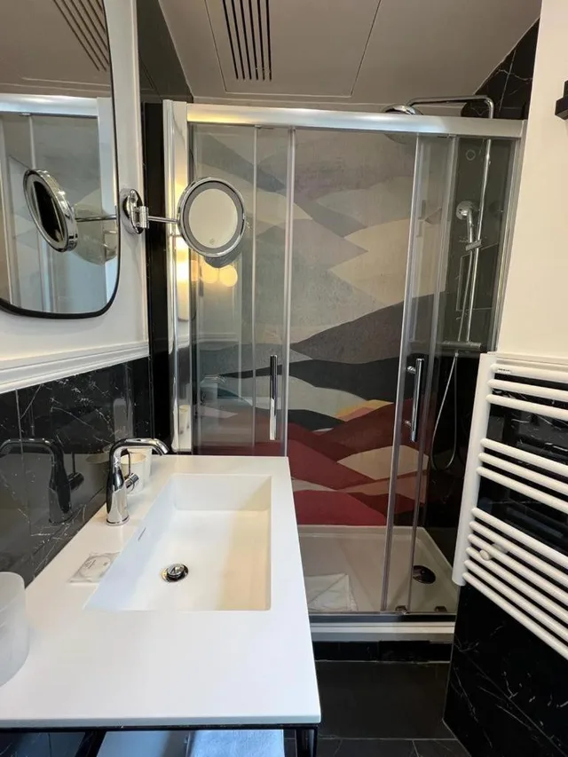 غرفة ثلاثية بشرفة، Hotel Elysa Luxembourg 3/3
