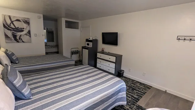 غرفة ديلوكس بسريرين كوين، High Desert Inn 2/7