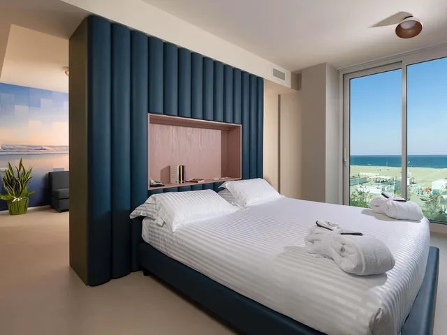 جناح جونيور بسرير كينج بإطلالة على البحر، MERCURE RIMINI ARTIS 3/6