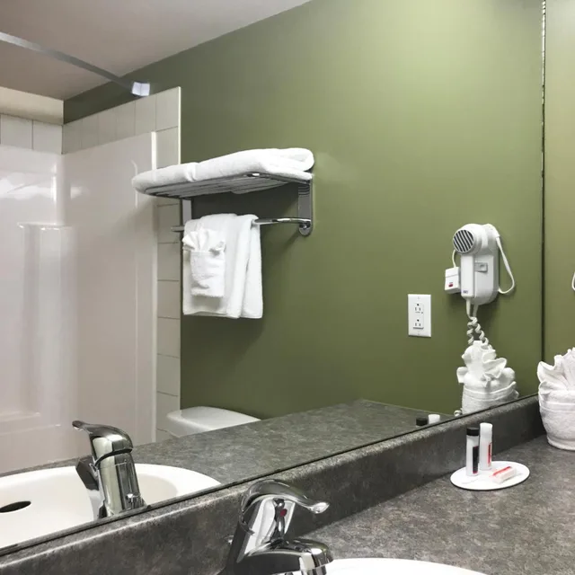 جناح بجاكوزي، Super 8 By Wyndham Amherst NS 5/6