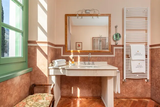 فيلا ديلوكس بسرير مزدوج وسرير فردي بإطلالة على المتنزه، Boutique Hotel Villa Sostaga 9/9