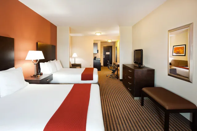 غرفة قياسية بسريرين كوين لذوي الإعاقة، Holiday Inn Express Suites Charlotte Southeast Matthews 1/2