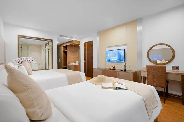 غرفة ديلوكس ثلاثية بسرير كوين وسرير فردي، Alansea Danang Hotel 2/4