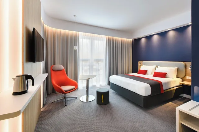 غرفة قياسية بسرير كينج لذوي الإعاقة، Holiday Inn Express Rzeszow Airport 2/9