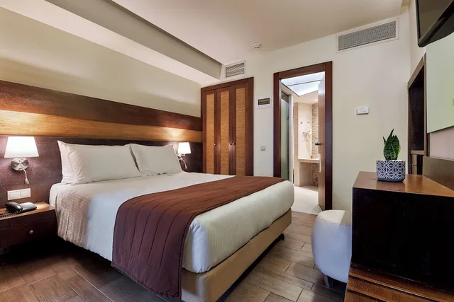 غرفة عائلية بسرير مزدوج مع أريكة، Sirens Beach Hotel 3/5