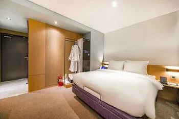 Standard, King Bed, Light View, Bathtub، Haeundae Thevan Hotel 1/1
