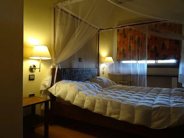 غرفة بسرير كينج بإطلالة على البحيرة، Goodlife Residence 1/2