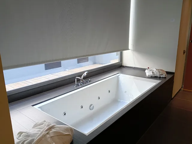 جناح غراند، Blu Hotel Puerta De Almansa 2/2