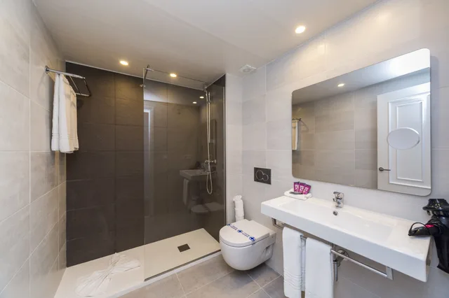 2 Bedrooms, Suite, Apartment, Twin Beds, Balcony، Floramar 7/10