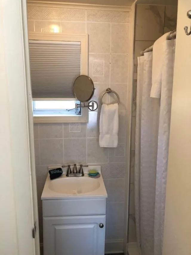 كوخ عائلي بسريرين كوين مع أريكة، Ocean Glass Inn 4/5