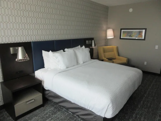 غرفة بسرير كينج لذوي الإعاقة، GLo Best Western Olive Branch 1/1